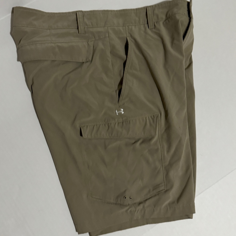 Men’s Under  Armour, golf shorts